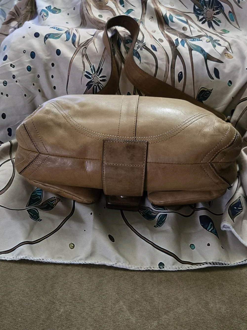 Coach Tan Leather Hobo with Polished Silver Hardware Vintage Y2K